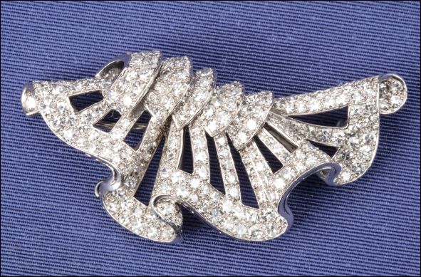 Broche van platina en briljant geslepen diamanten. Juwelier Garrard (Londen), c. 1947-'49. Particuliere collectie.