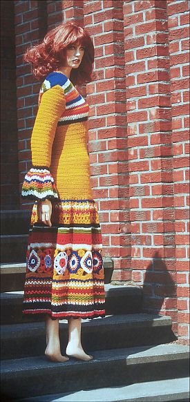 Gehaakte jurk (Cargelli, 1970), te zien op de tentoonstelling 'Ode aan de Nederlandse Mode'. Gemeentemuseum Den Haag
