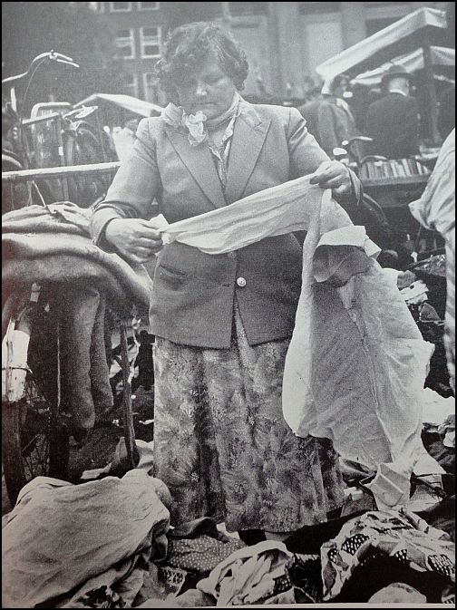 Waterlooplein, circa 1965. Foto Herman Baaren