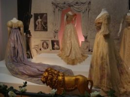 Expositie 'Haagse hofmode' tm 2 december Gemeentemuseum Den Haag