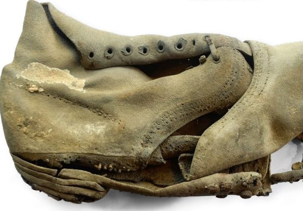 19de-eeuwse molière, gevonden tussen twee vakwerkhuizen in Waterop, in het Gulpdal (detail). Foto RCE.